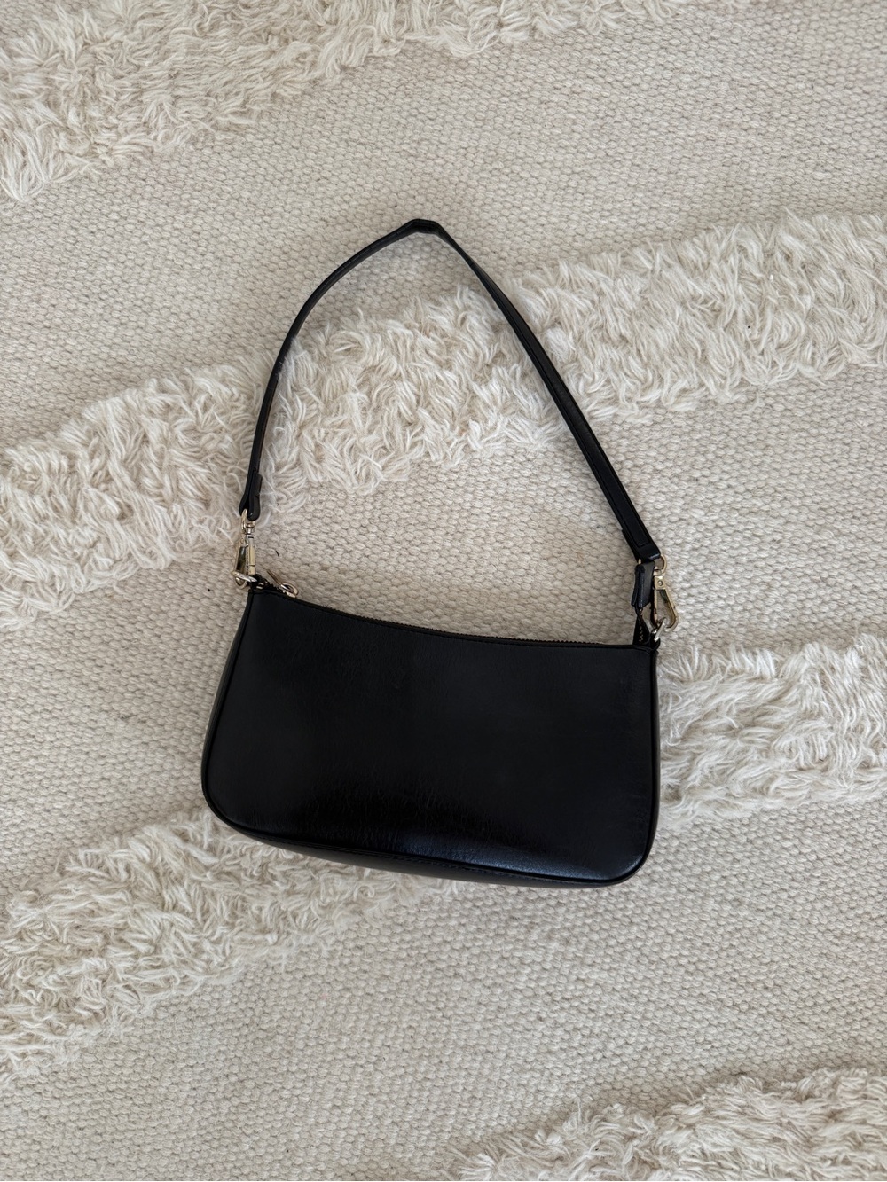 Classic Black Shoulder Bag - Sleek Everyday Purse